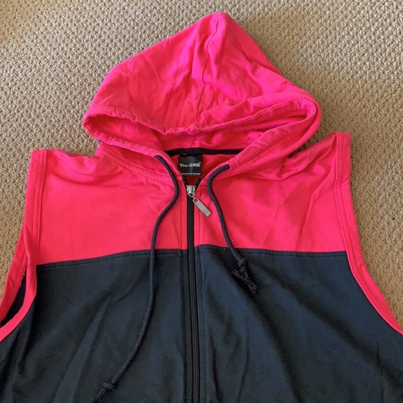 Sleeveless Vest - Picture 3 of 4